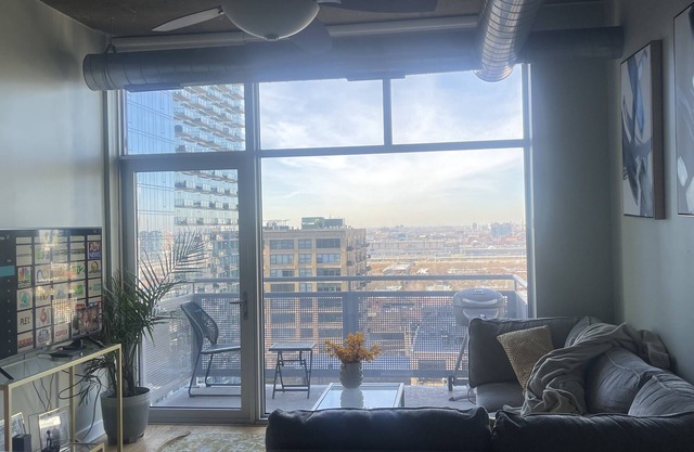 Exquisite 2-Bed Apt in Chicago's Vibrant SouthLoop neighborhood. Gym, 24hdoorman