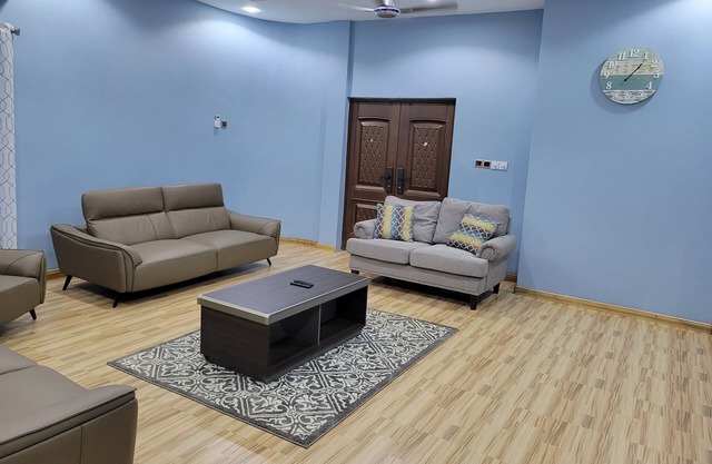 Exquisite 5-Bedroom House with free Parking