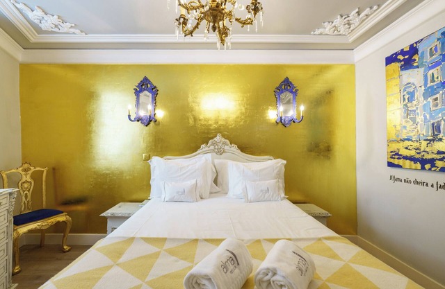 Exquisite apartment Portuguese Soul in picturesque Alfama, sleeps 2