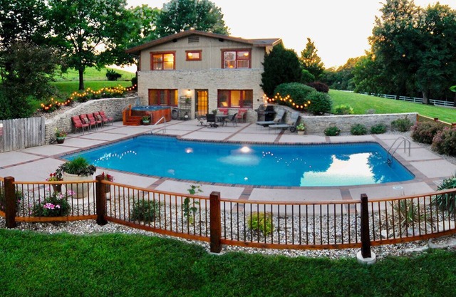 Exquisite Flint Hills Estate with Pool and Hot Tub