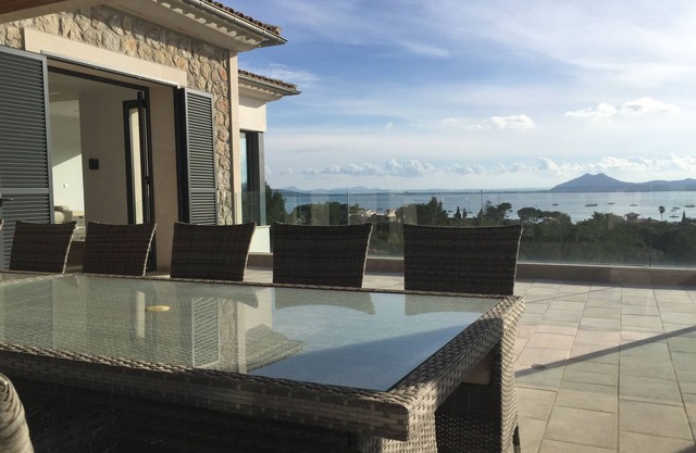 Exquisite, luxury villa with breathtaking panoramic coastal and mountain views