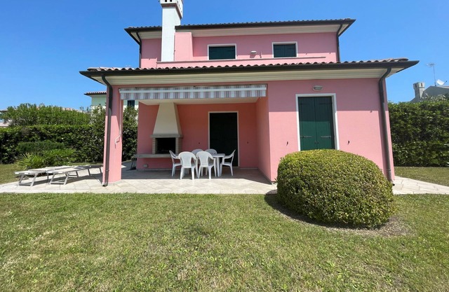 Exquisite retreat with lagoon view in Albarella