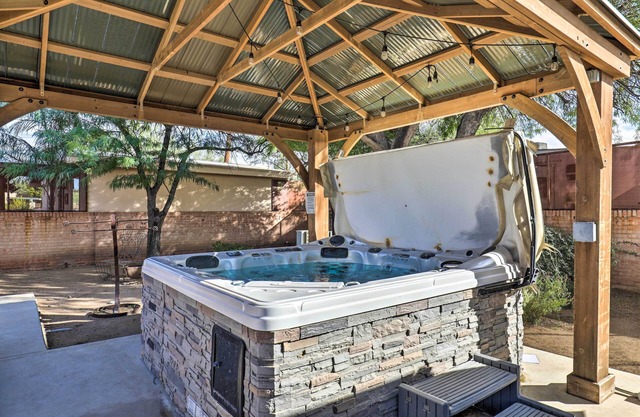 Exquisite Tucson Casita by Panto River Park Trail!