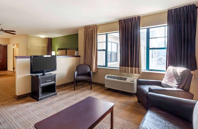 Extended Stay America Suites Chicago Woodfield Mall