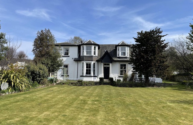 Extended Victorian Manor House With Conservatory/large Garden, sleeps 10