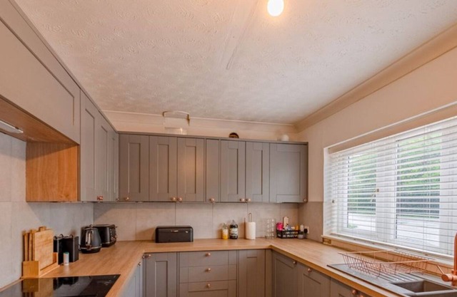 Extensive 4 Bed close to Peterborough.