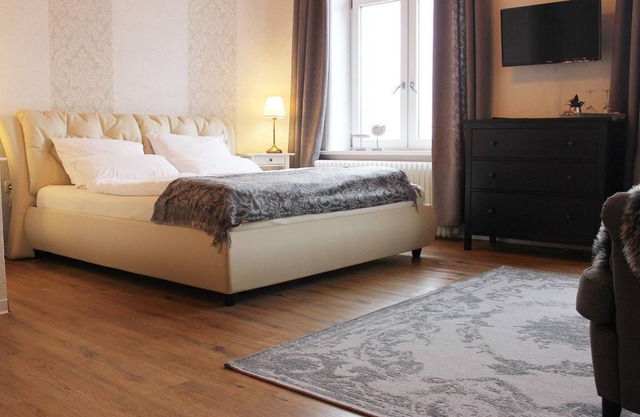 Extra-large double room with sofa bed + harbor view - Gästehaus Lexow