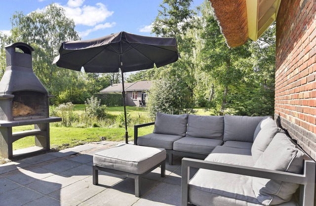 Extra luxury 16-person bungalow in the holiday park Landal Aelderholt