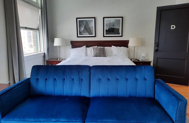 EZ Check-in and Check-Out, Perfect for a Night Downtown!