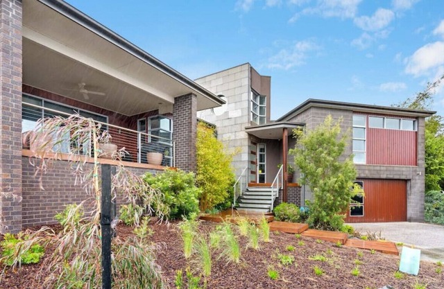 F-DUN001 · Architectural marvel: Walk to Sovereign Hill & CBD