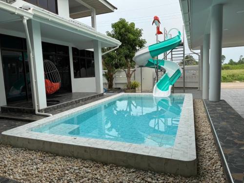 F&F Pool Villa Mae Phim