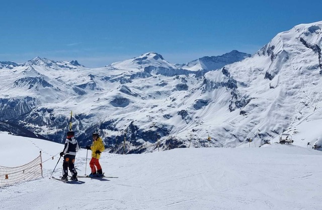 Flat located at the foot of the slopes with heated pool, sauna and hammam