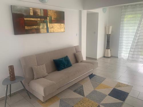 F3 dans maison individuelle avec jardin arboré