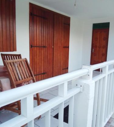 F3 Meublé de Charme dans un écrin naturel en bas de Villa