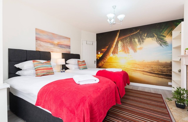 Fab for Contractors or Relocations - A Stylish House & Garden+Parking