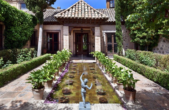 FAB PALACE WITH IMPRESSIVE VIEWS, GARDEN, POOL BEHIND TOLEDO CATHEDRAL