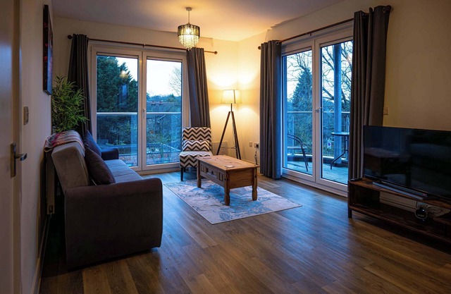 Fabulous 2 Bedroom Apartment in Crawley