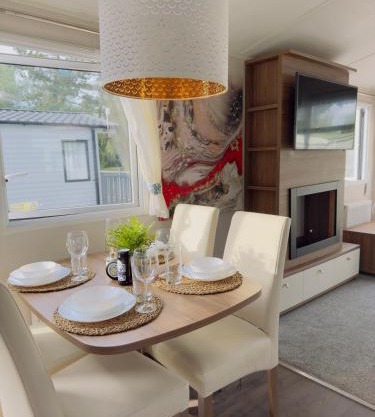 Fabulous 3 Bedroom Static Caravan at Billing Aquadrome