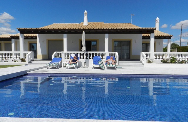 Fabulous 5 Star Luxury Villa with 3 or 4 Bedrooms, Prvte Heated Pool, A/C & WIFI