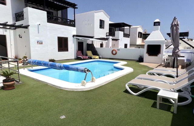 Fabulous Detached Villa in Premier Location, Full Air Con, Heated Pool, Wi-Fi +