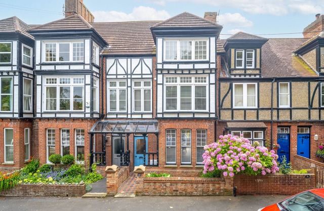 Fabulous FAMILY HOUSE, a short stroll from the BEACH and VILLAGE AMENITIES.