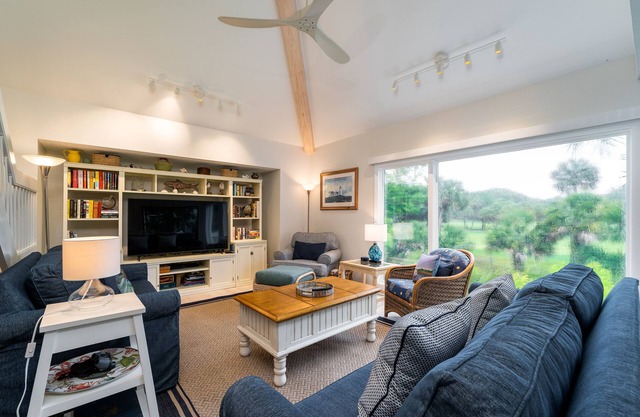 Fabulous Home - Lagoon/Golf Views! Walk to Beach/Pools/Golf/Dining! Amenity Cards!