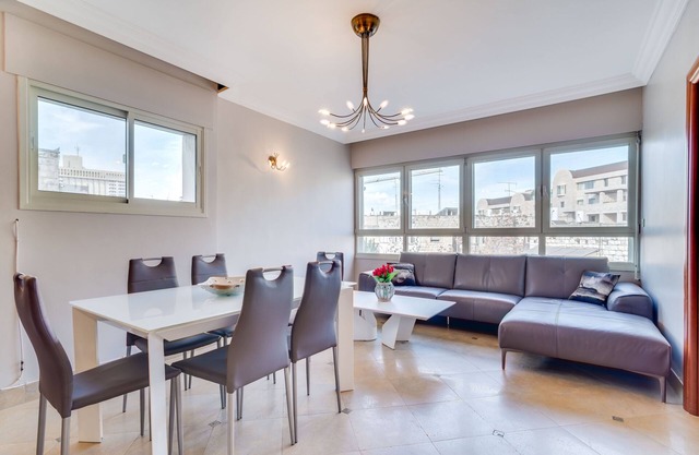 Fabulous Kosher Apartment 3 BR + Den in Amazing Central Location!