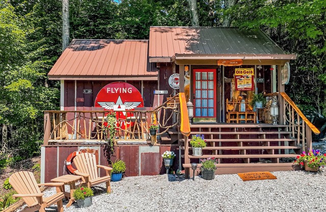 Fabulous Shack in the heart of Tellico Plains.