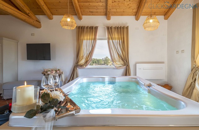 Fabulous Shardana cottage with in-room Jacuzzi