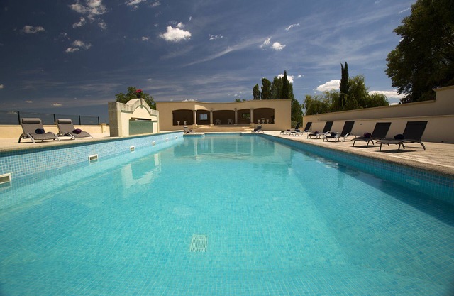 Facing a green esplanade, Lardiers cottage for 5 people