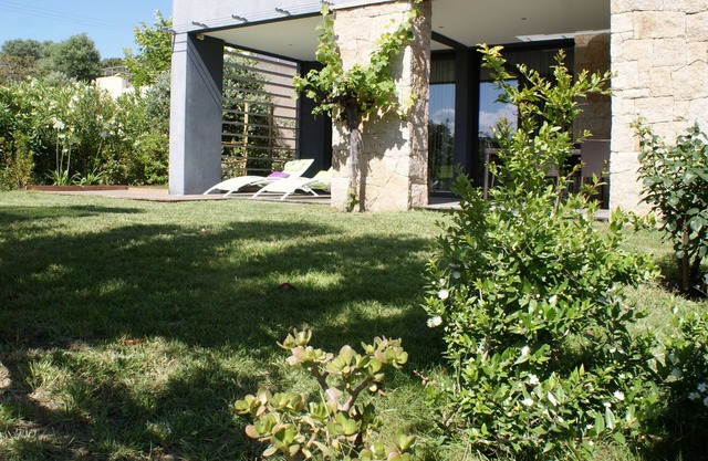 Facing the sea, 30 m from the beach, luxury villa, air-conditioned