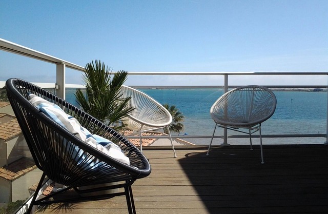 Facing the sea - Sunny and spacious cottage