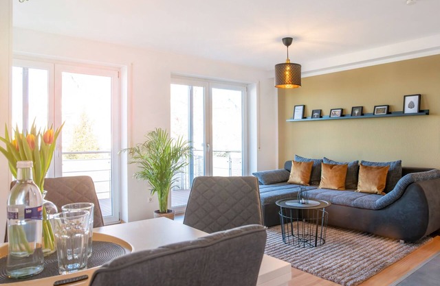 Fairflats Hüfingen: Küche Arbeitsplatz Balkon Aufzug