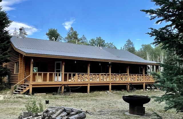 Fairies' Cabin - Log Home in the Casper Mountains