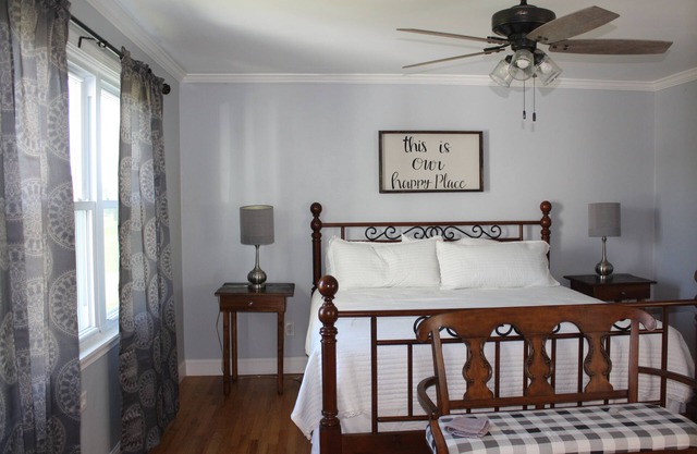 FairOaks Place Sleeps 6 King, Queen with foldout couch near Barter & Va Creeper