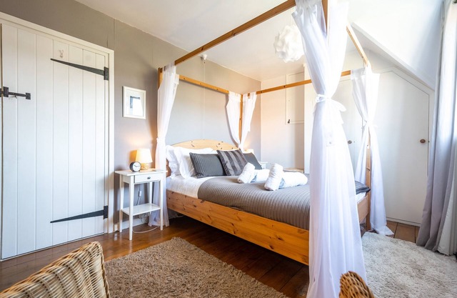 Fairstead Cottage - Three bed family cottage in the centre of Holt with a garden