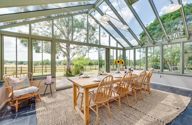 Fairstead - Four Bedroom House, Sleeps 8