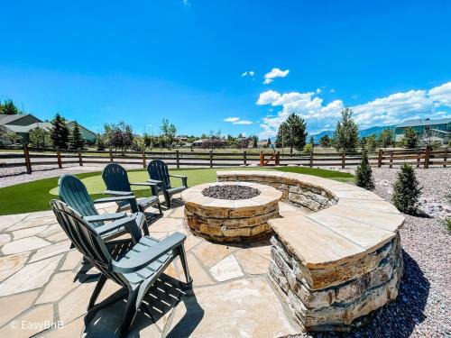 Falcon's Nest hot tub games mins to USAFA and hiking