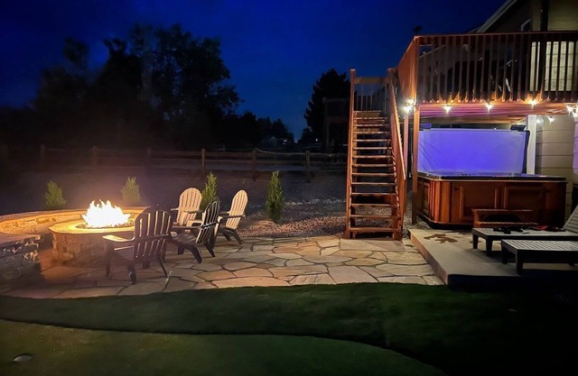 Falcon's Nest | hot tub/games/mins to USAFA&hiking