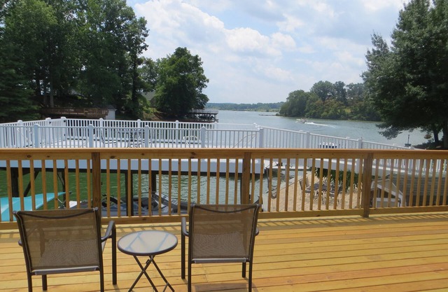 Fall and Winter discounts!nLakefront On A Quiet Cove At Claytor Lake