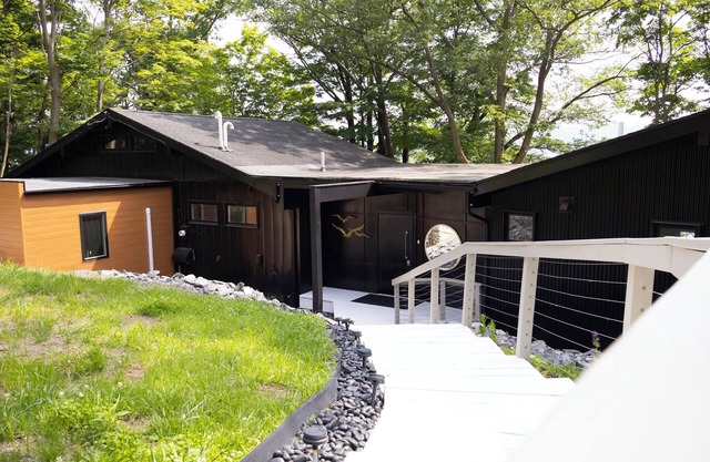 Fall Foliage View Contemporary Cayuga Lakehouse 3BR/3BA/Sleeps 9