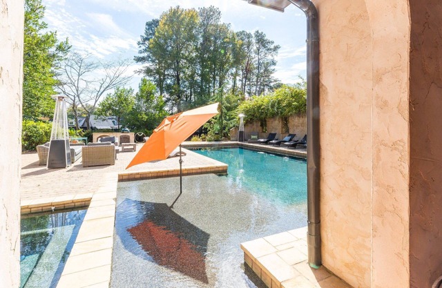 Fall Sale: 10% Off 3+ nights – thru Nov 20!