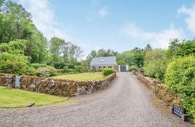 FALLA FARMHOUSE, family friendly, with open fire in Jedburgh