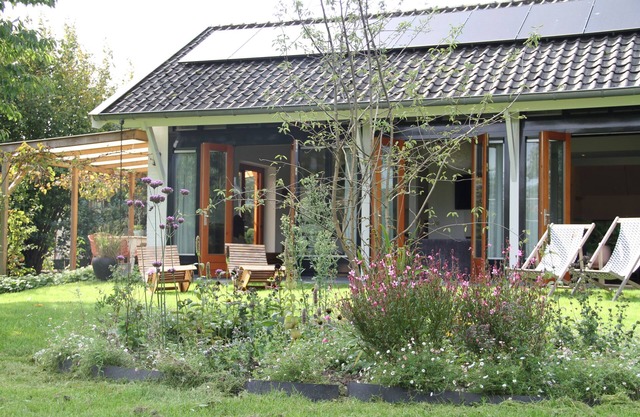 Familiehuis De Betuwe met Prive Tennisbaan, Open Haard en Sauna
