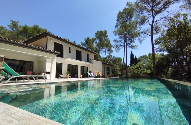 Familly home with large pool and garden near Montpellier