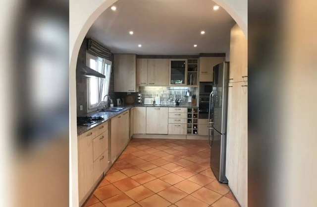 Family 3 Bedroom Villa in Trebelúger with private garden and pool