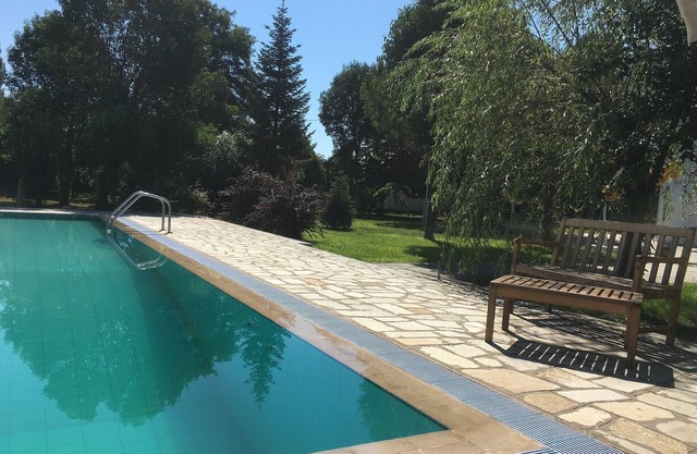 FAMILY AND FRIENDS PARADISE , A LUXURY VILLA WITH EXTERNAL POOL IN NATURE
