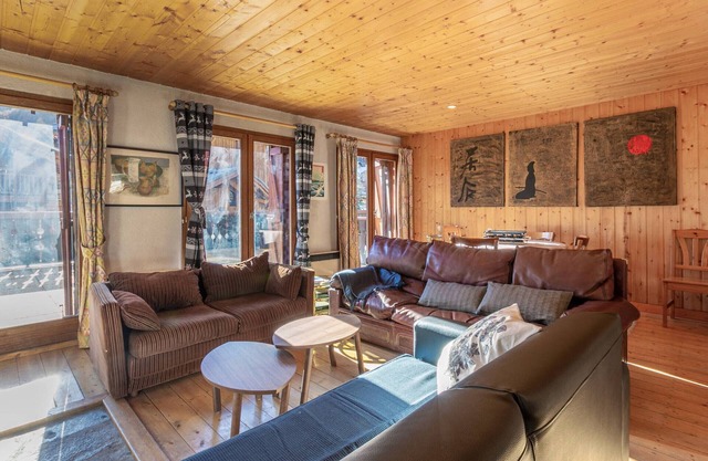 Family Apartment - 5 guests, 2 baths, Central Location in Val-d'Isère
