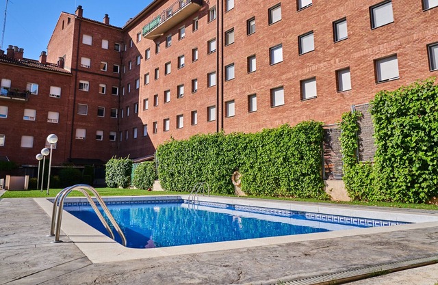 Family Apartment with Parking and Pool