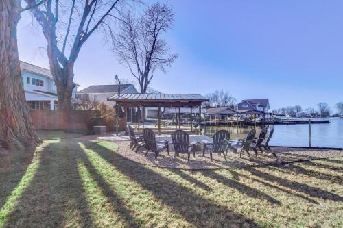 Family Buckeye Lake Retreat Game Room and Fire Pit!